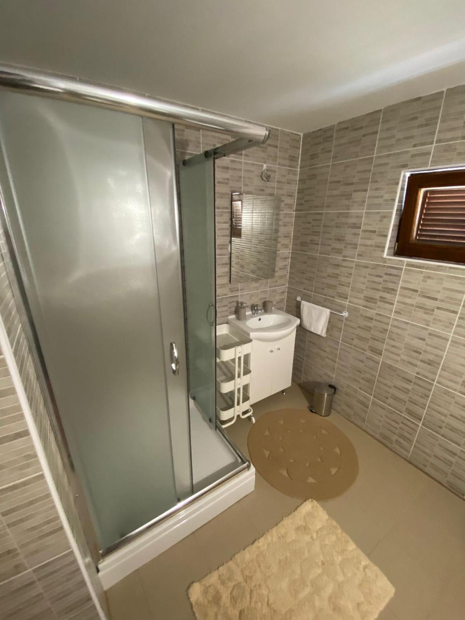 Apartmani Anka Gornji Karin Exterior foto